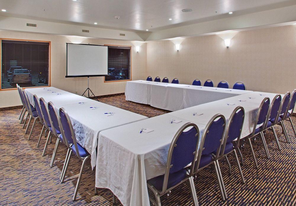 Holiday Inn Express Yorkton East By Ihg Exterior foto