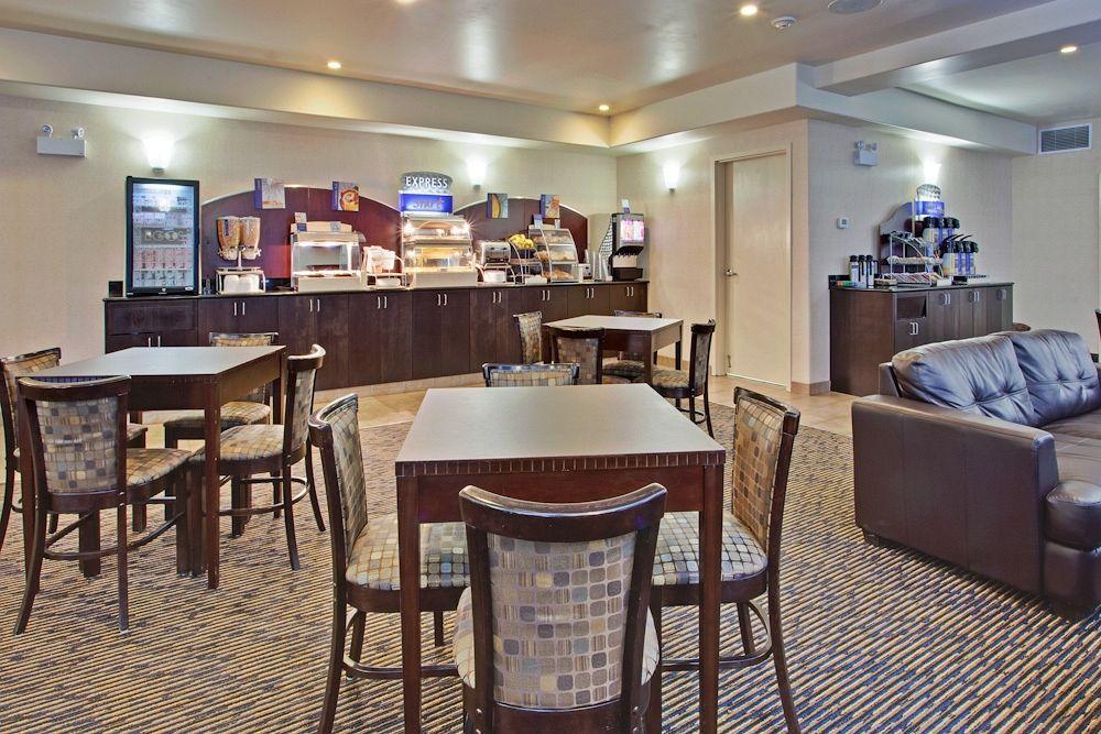 Holiday Inn Express Yorkton East By Ihg Exterior foto