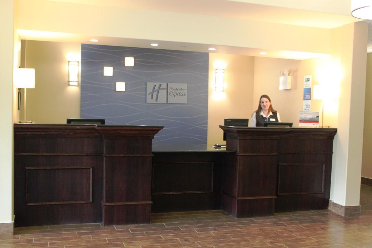 Holiday Inn Express Yorkton East By Ihg Exterior foto